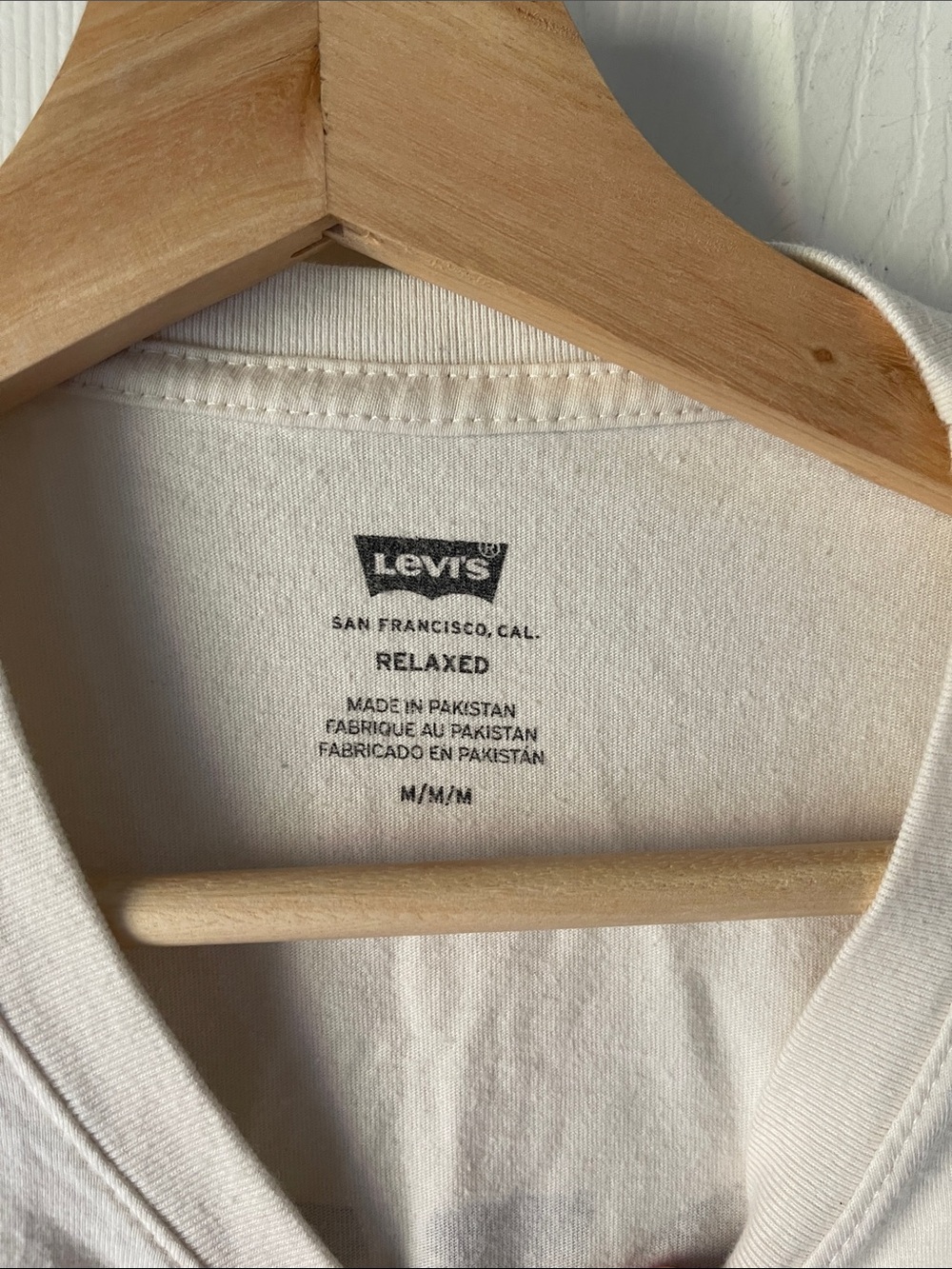 Levi's Organic Fruit & Vegetable Market Graphic Tee M - Picture 3 of 4
